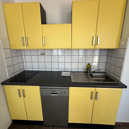 M Ground Floor For 4 Persons Lägenhet *