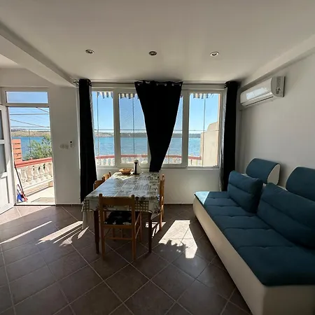 M Ground Floor For 4 Persons Apartman