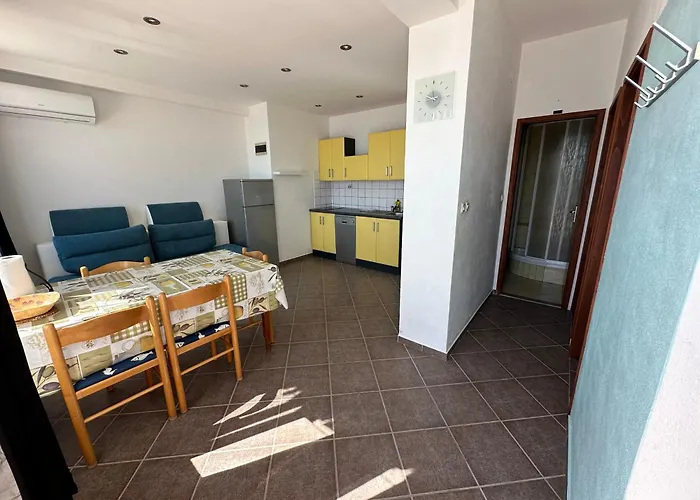 アパート M Ground Floor For 4 Persons